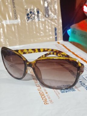 Women’s Tortoiseshell Sunglasses - Brown Lenses